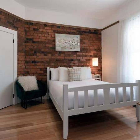 Cosy Accommodation Moments From The Centre Of Town With Wifi 朗塞斯顿 外观 照片