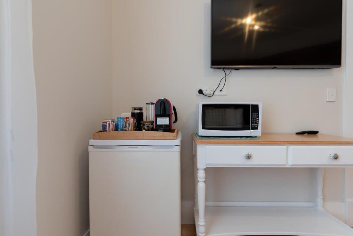 Cosy Accommodation Moments From The Centre Of Town With Wifi 朗塞斯顿 外观 照片