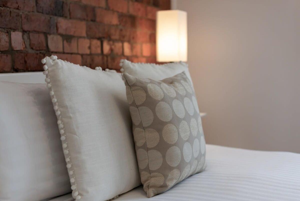 Cosy Accommodation Moments From The Centre Of Town With Wifi 朗塞斯顿 外观 照片